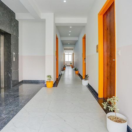 Super Townhouse Sector 69 Gurgaon Otel Dış mekan fotoğraf