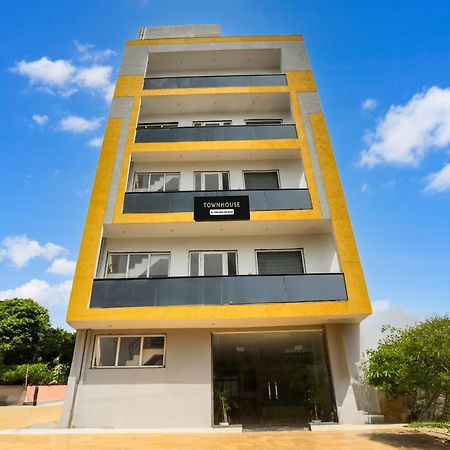 Super Townhouse Sector 69 Gurgaon Otel Dış mekan fotoğraf