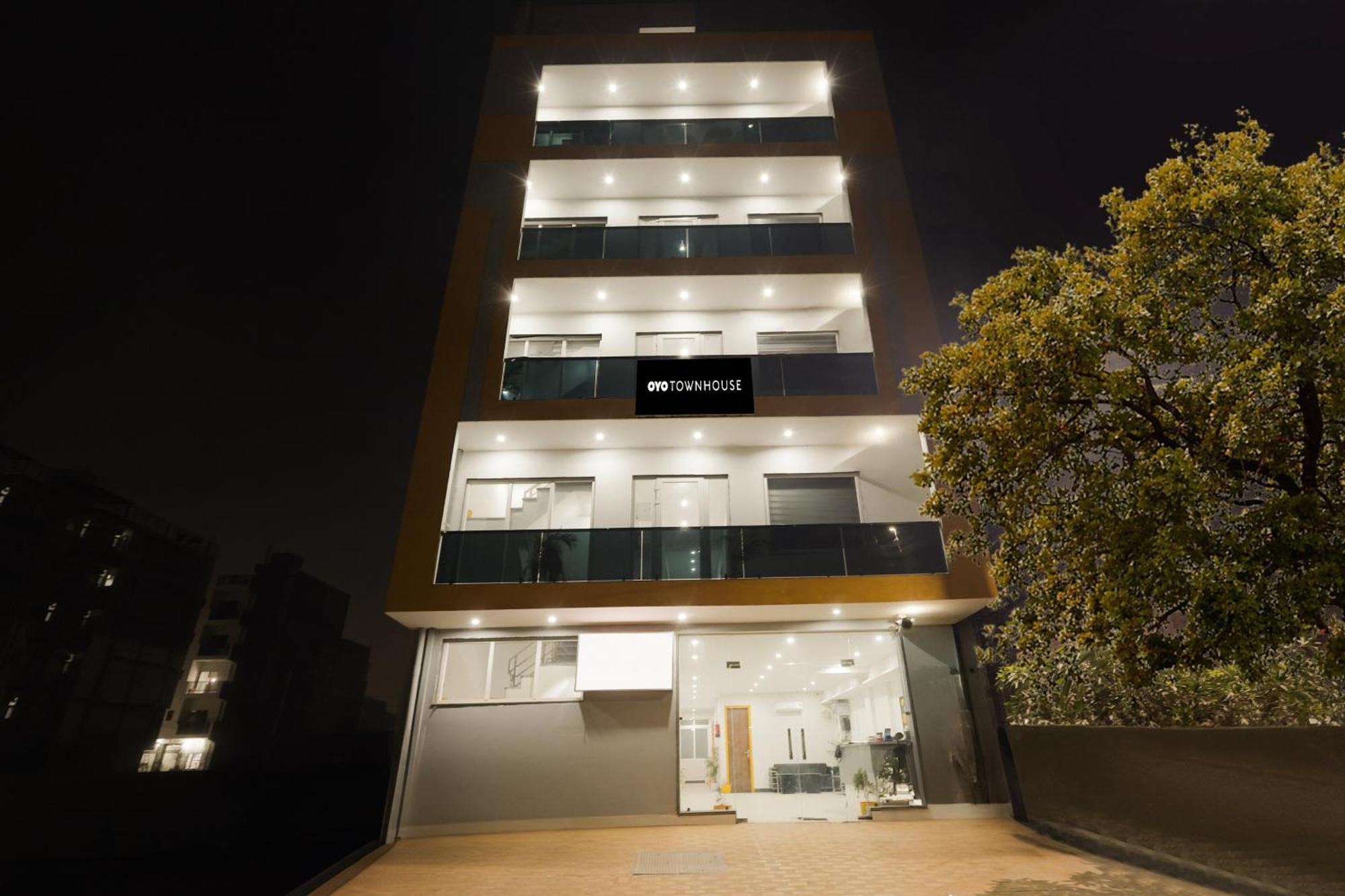 Super Townhouse Sector 69 Gurgaon Otel Dış mekan fotoğraf