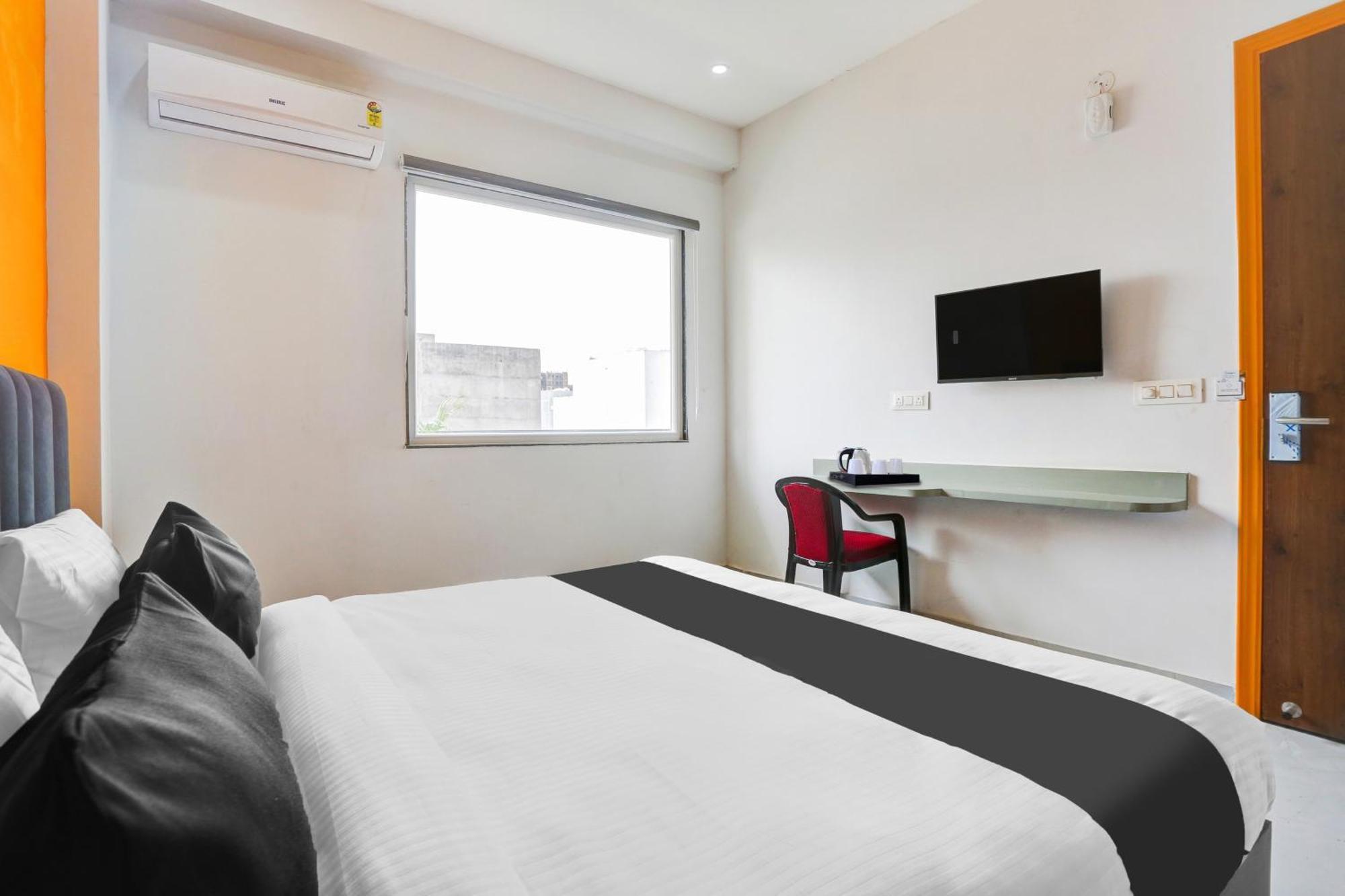 Super Townhouse Sector 69 Gurgaon Otel Dış mekan fotoğraf